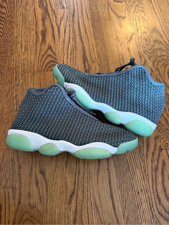 Jordan Shoes - Like new Jordan future Wolf Grey Emerald Rise Sneaker
